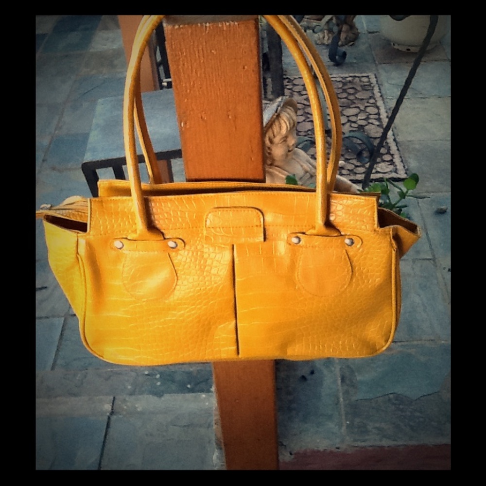 BIJOUX TERNER BRAND NEW  YELLOW/MUSTARD COLOR